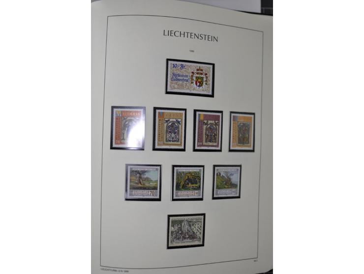 1912/1998, am Anfang meist ungebrauchte und gestempelte Sammlung im Vordruckalbum, später auch bessere und kpl. postfrische A