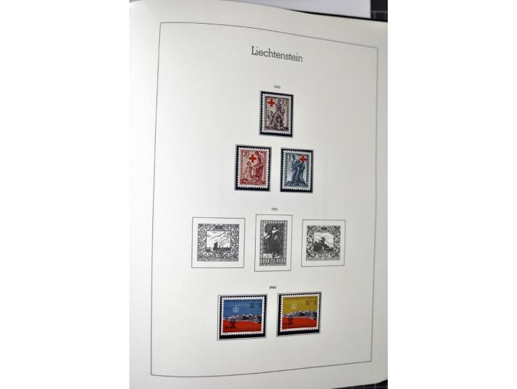 1912/1998, am Anfang meist ungebrauchte und gestempelte Sammlung im Vordruckalbum, später auch bessere und kpl. postfrische A