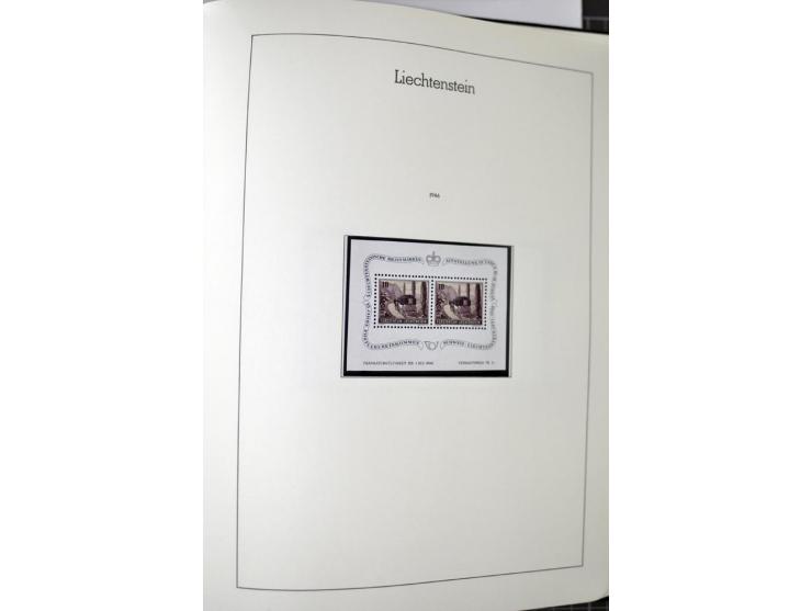 1912/1998, am Anfang meist ungebrauchte und gestempelte Sammlung im Vordruckalbum, später auch bessere und kpl. postfrische A