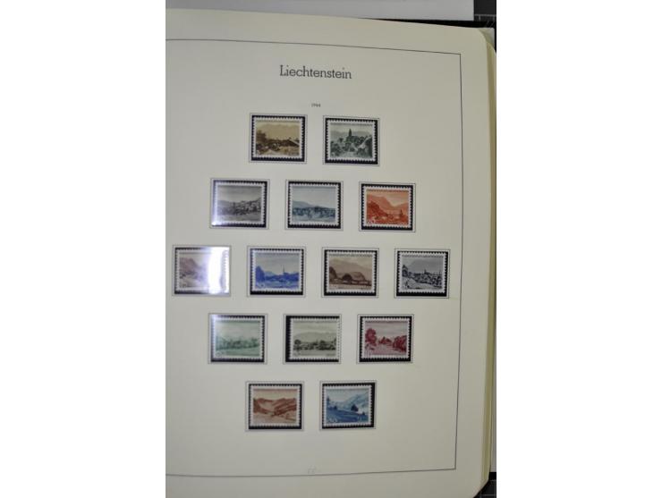 1912/1998, am Anfang meist ungebrauchte und gestempelte Sammlung im Vordruckalbum, später auch bessere und kpl. postfrische A