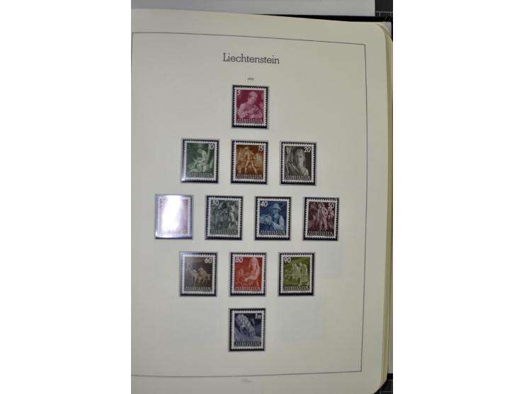 1912/1998, am Anfang meist ungebrauchte und gestempelte Sammlung im Vordruckalbum, später auch bessere und kpl. postfrische A