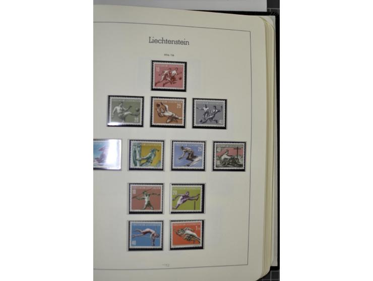 1912/1998, am Anfang meist ungebrauchte und gestempelte Sammlung im Vordruckalbum, später auch bessere und kpl. postfrische A