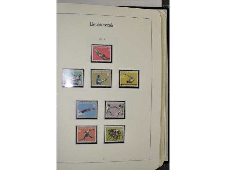 1912/1998, am Anfang meist ungebrauchte und gestempelte Sammlung im Vordruckalbum, später auch bessere und kpl. postfrische A