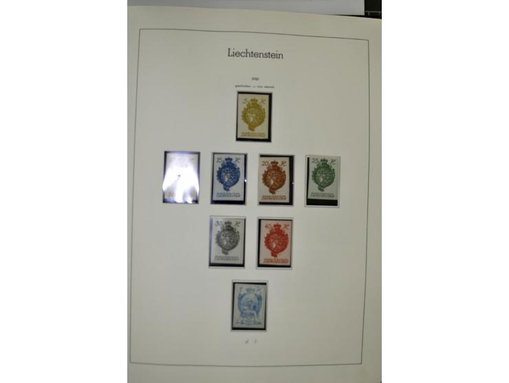 1912/1998, am Anfang meist ungebrauchte und gestempelte Sammlung im Vordruckalbum, später auch bessere und kpl. postfrische A
