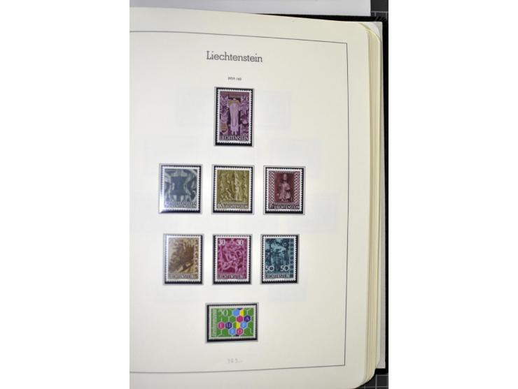 1912/1998, am Anfang meist ungebrauchte und gestempelte Sammlung im Vordruckalbum, später auch bessere und kpl. postfrische A