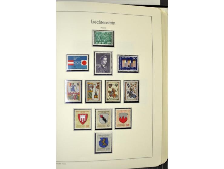 1912/1998, am Anfang meist ungebrauchte und gestempelte Sammlung im Vordruckalbum, später auch bessere und kpl. postfrische A
