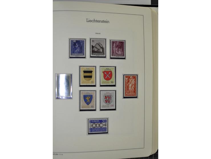 1912/1998, am Anfang meist ungebrauchte und gestempelte Sammlung im Vordruckalbum, später auch bessere und kpl. postfrische A