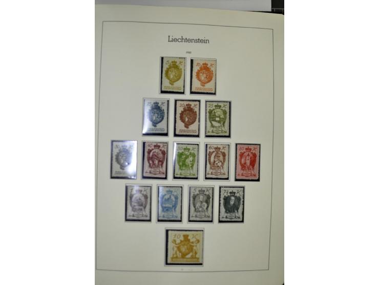 1912/1998, am Anfang meist ungebrauchte und gestempelte Sammlung im Vordruckalbum, später auch bessere und kpl. postfrische A
