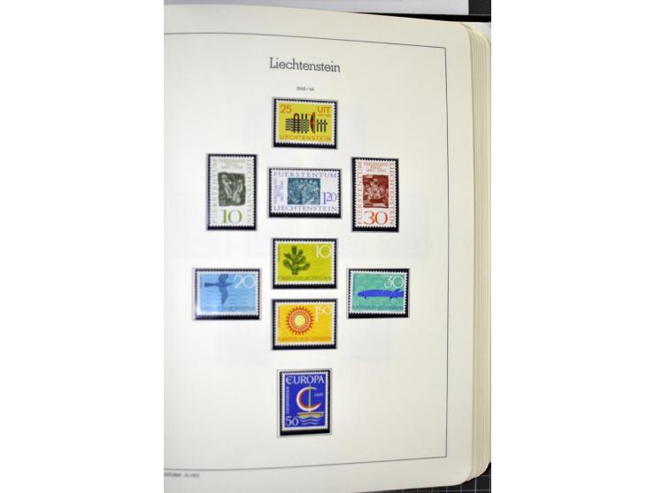 1912/1998, am Anfang meist ungebrauchte und gestempelte Sammlung im Vordruckalbum, später auch bessere und kpl. postfrische A