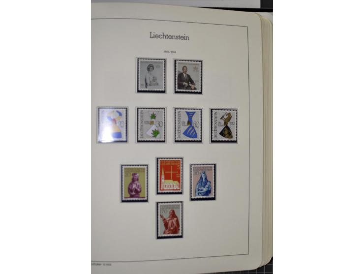 1912/1998, am Anfang meist ungebrauchte und gestempelte Sammlung im Vordruckalbum, später auch bessere und kpl. postfrische A