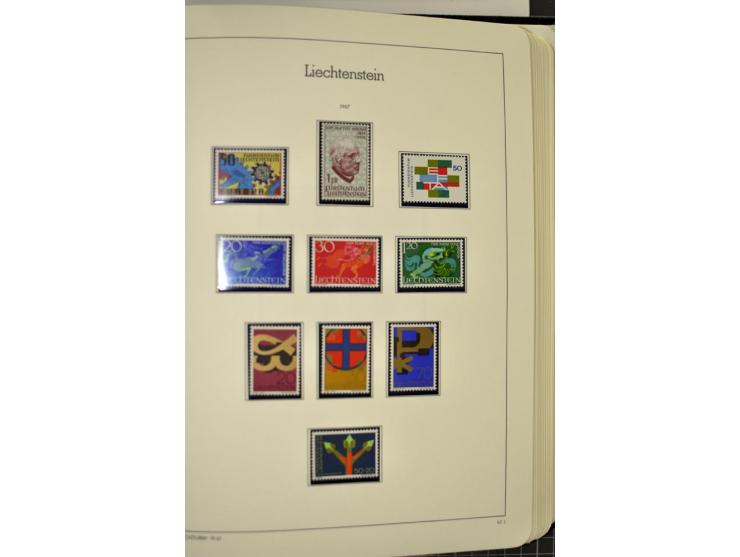 1912/1998, am Anfang meist ungebrauchte und gestempelte Sammlung im Vordruckalbum, später auch bessere und kpl. postfrische A