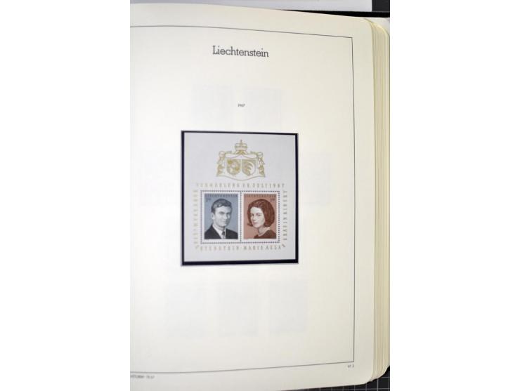 1912/1998, am Anfang meist ungebrauchte und gestempelte Sammlung im Vordruckalbum, später auch bessere und kpl. postfrische A