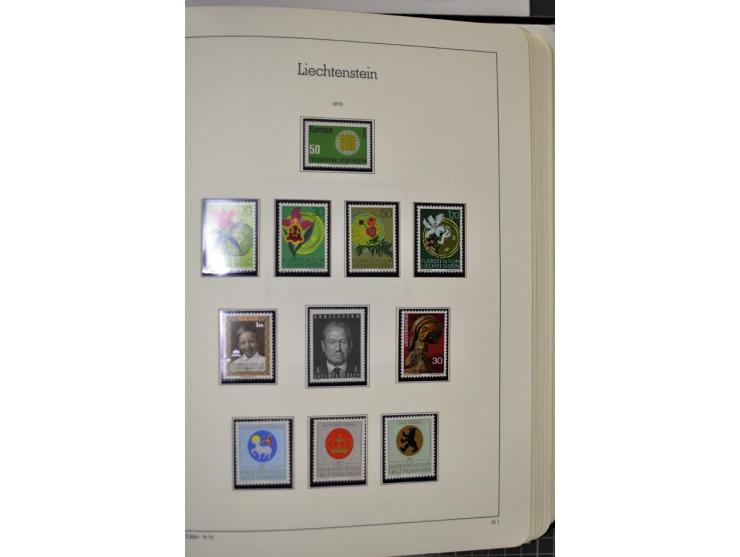 1912/1998, am Anfang meist ungebrauchte und gestempelte Sammlung im Vordruckalbum, später auch bessere und kpl. postfrische A