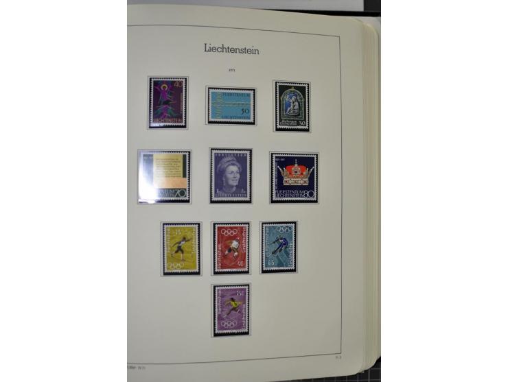 1912/1998, am Anfang meist ungebrauchte und gestempelte Sammlung im Vordruckalbum, später auch bessere und kpl. postfrische A