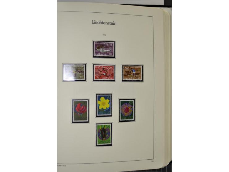 1912/1998, am Anfang meist ungebrauchte und gestempelte Sammlung im Vordruckalbum, später auch bessere und kpl. postfrische A