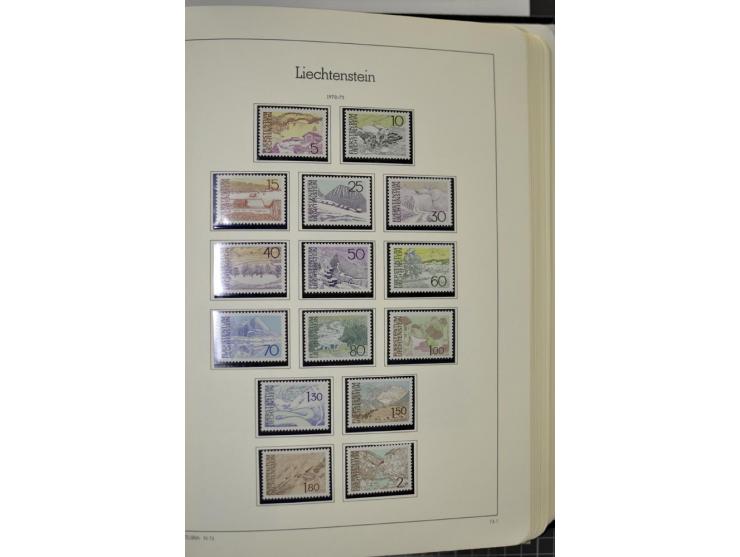 1912/1998, am Anfang meist ungebrauchte und gestempelte Sammlung im Vordruckalbum, später auch bessere und kpl. postfrische A