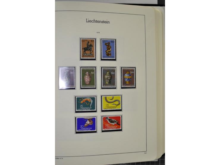 1912/1998, am Anfang meist ungebrauchte und gestempelte Sammlung im Vordruckalbum, später auch bessere und kpl. postfrische A