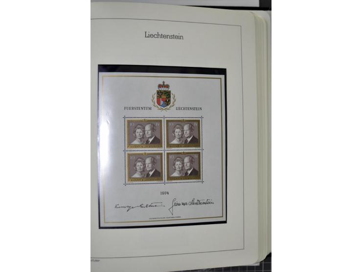 1912/1998, am Anfang meist ungebrauchte und gestempelte Sammlung im Vordruckalbum, später auch bessere und kpl. postfrische A