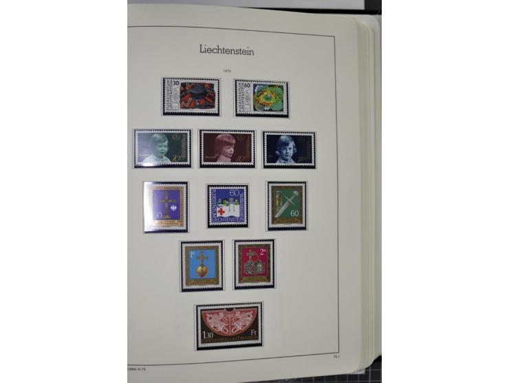 1912/1998, am Anfang meist ungebrauchte und gestempelte Sammlung im Vordruckalbum, später auch bessere und kpl. postfrische A