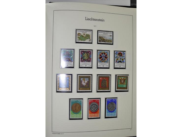 1912/1998, am Anfang meist ungebrauchte und gestempelte Sammlung im Vordruckalbum, später auch bessere und kpl. postfrische A