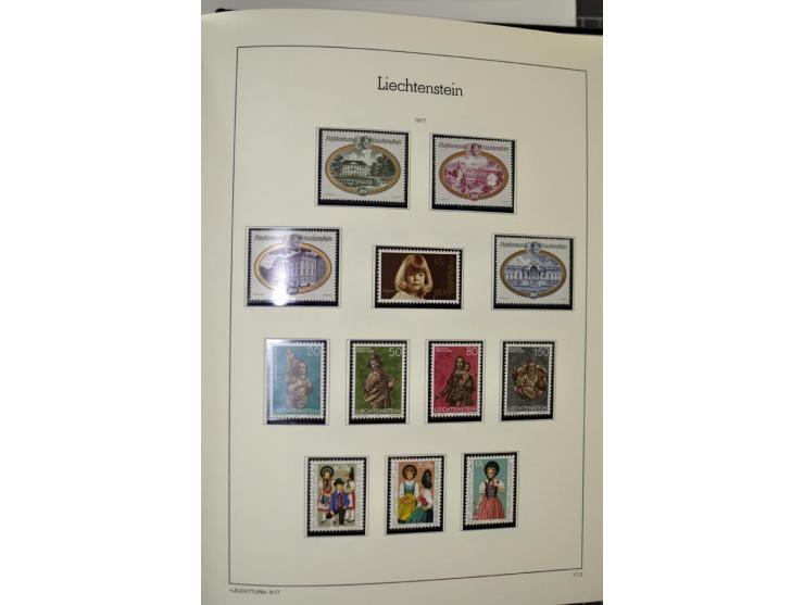 1912/1998, am Anfang meist ungebrauchte und gestempelte Sammlung im Vordruckalbum, später auch bessere und kpl. postfrische A