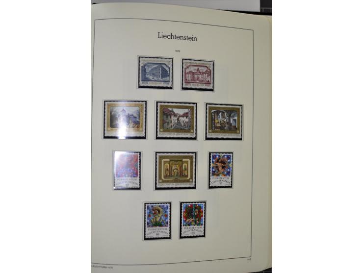 1912/1998, am Anfang meist ungebrauchte und gestempelte Sammlung im Vordruckalbum, später auch bessere und kpl. postfrische A