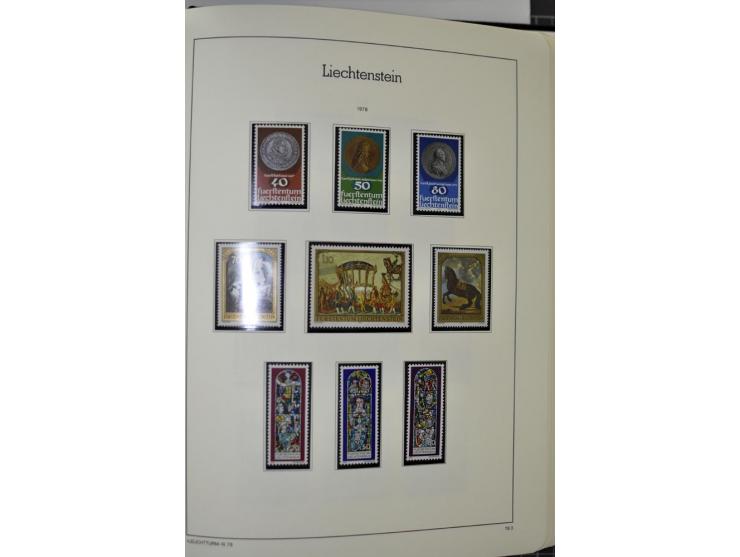 1912/1998, am Anfang meist ungebrauchte und gestempelte Sammlung im Vordruckalbum, später auch bessere und kpl. postfrische A