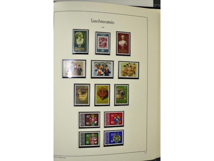 1912/1998, am Anfang meist ungebrauchte und gestempelte Sammlung im Vordruckalbum, später auch bessere und kpl. postfrische A