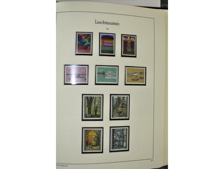 1912/1998, am Anfang meist ungebrauchte und gestempelte Sammlung im Vordruckalbum, später auch bessere und kpl. postfrische A