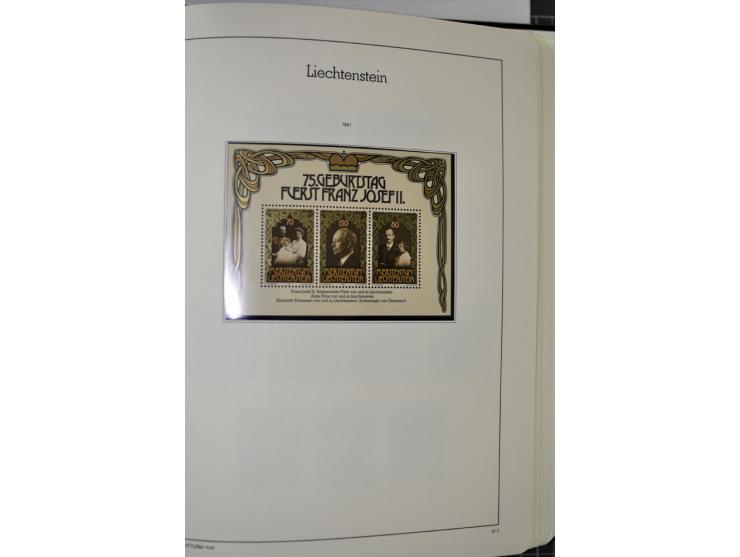 1912/1998, am Anfang meist ungebrauchte und gestempelte Sammlung im Vordruckalbum, später auch bessere und kpl. postfrische A
