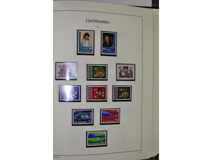 1912/1998, am Anfang meist ungebrauchte und gestempelte Sammlung im Vordruckalbum, später auch bessere und kpl. postfrische A