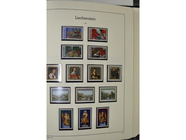 1912/1998, am Anfang meist ungebrauchte und gestempelte Sammlung im Vordruckalbum, später auch bessere und kpl. postfrische A