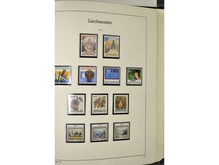 1912/1998, am Anfang meist ungebrauchte und gestempelte Sammlung im Vordruckalbum, später auch bessere und kpl. postfrische A