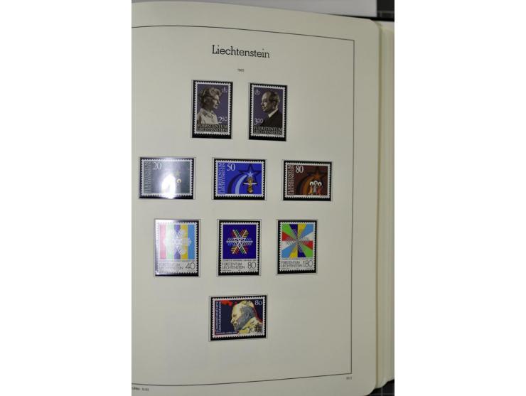 1912/1998, am Anfang meist ungebrauchte und gestempelte Sammlung im Vordruckalbum, später auch bessere und kpl. postfrische A