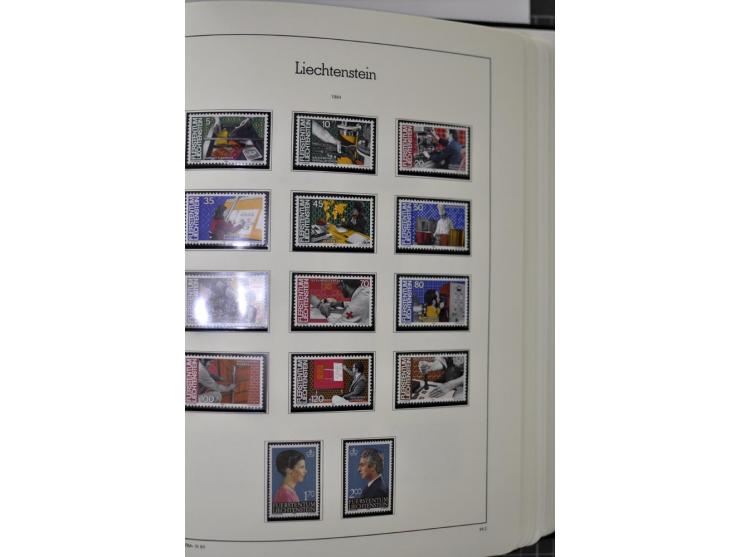1912/1998, am Anfang meist ungebrauchte und gestempelte Sammlung im Vordruckalbum, später auch bessere und kpl. postfrische A