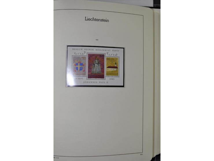 1912/1998, am Anfang meist ungebrauchte und gestempelte Sammlung im Vordruckalbum, später auch bessere und kpl. postfrische A