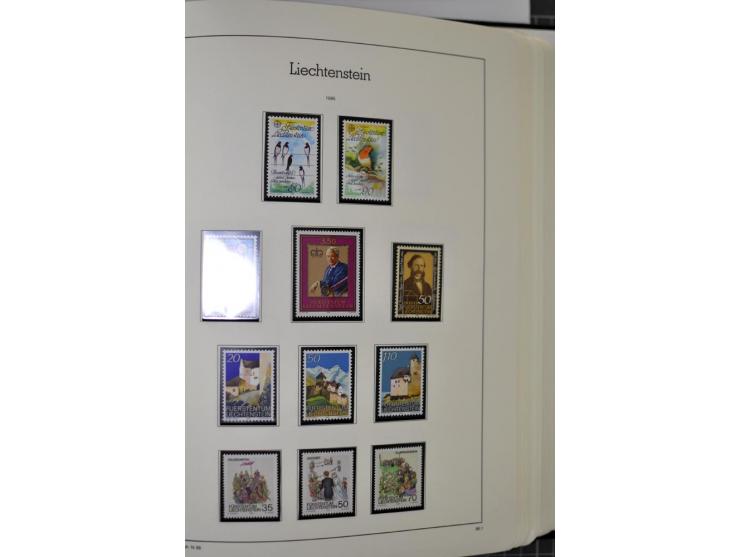 1912/1998, am Anfang meist ungebrauchte und gestempelte Sammlung im Vordruckalbum, später auch bessere und kpl. postfrische A