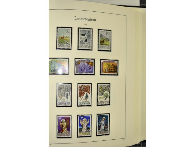 1912/1998, am Anfang meist ungebrauchte und gestempelte Sammlung im Vordruckalbum, später auch bessere und kpl. postfrische A