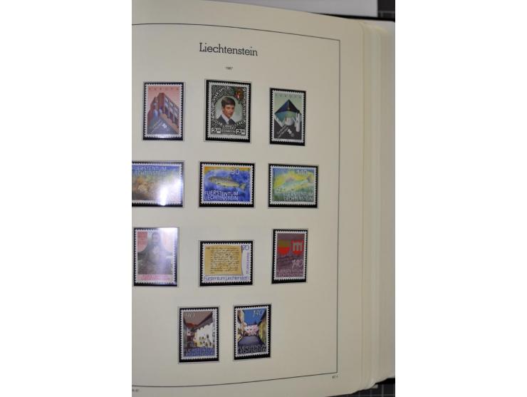 1912/1998, am Anfang meist ungebrauchte und gestempelte Sammlung im Vordruckalbum, später auch bessere und kpl. postfrische A