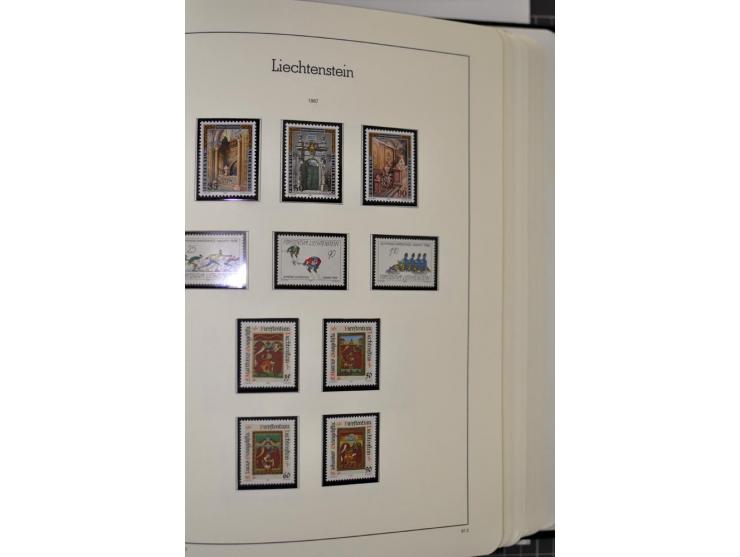 1912/1998, am Anfang meist ungebrauchte und gestempelte Sammlung im Vordruckalbum, später auch bessere und kpl. postfrische A