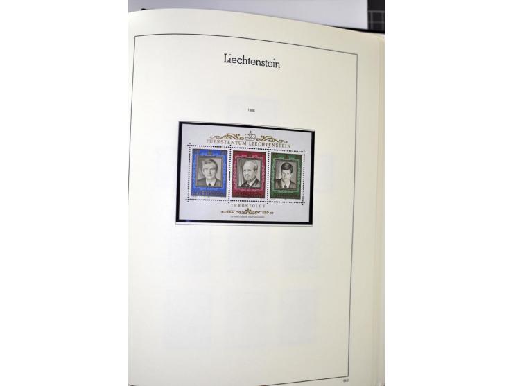 1912/1998, am Anfang meist ungebrauchte und gestempelte Sammlung im Vordruckalbum, später auch bessere und kpl. postfrische A