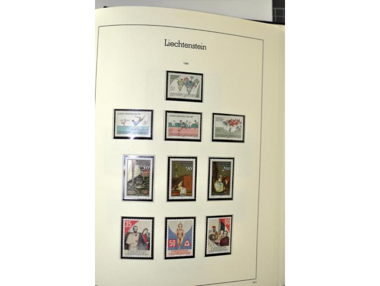 1912/1998, am Anfang meist ungebrauchte und gestempelte Sammlung im Vordruckalbum, später auch bessere und kpl. postfrische A