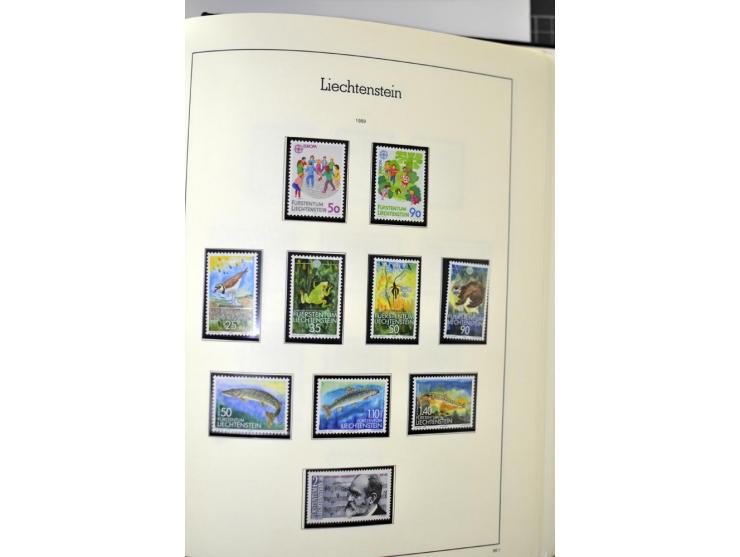 1912/1998, am Anfang meist ungebrauchte und gestempelte Sammlung im Vordruckalbum, später auch bessere und kpl. postfrische A