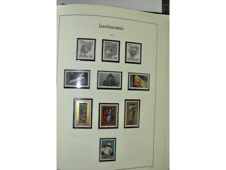 1912/1998, am Anfang meist ungebrauchte und gestempelte Sammlung im Vordruckalbum, später auch bessere und kpl. postfrische A
