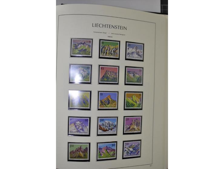 1912/1998, am Anfang meist ungebrauchte und gestempelte Sammlung im Vordruckalbum, später auch bessere und kpl. postfrische A