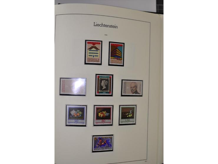 1912/1998, am Anfang meist ungebrauchte und gestempelte Sammlung im Vordruckalbum, später auch bessere und kpl. postfrische A