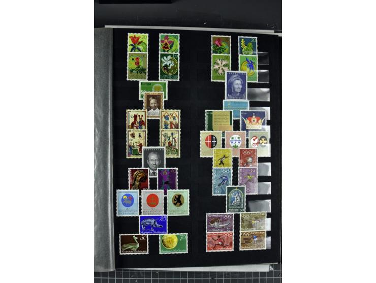1971/2011, postfrische Sammlung im Einsteckbuch