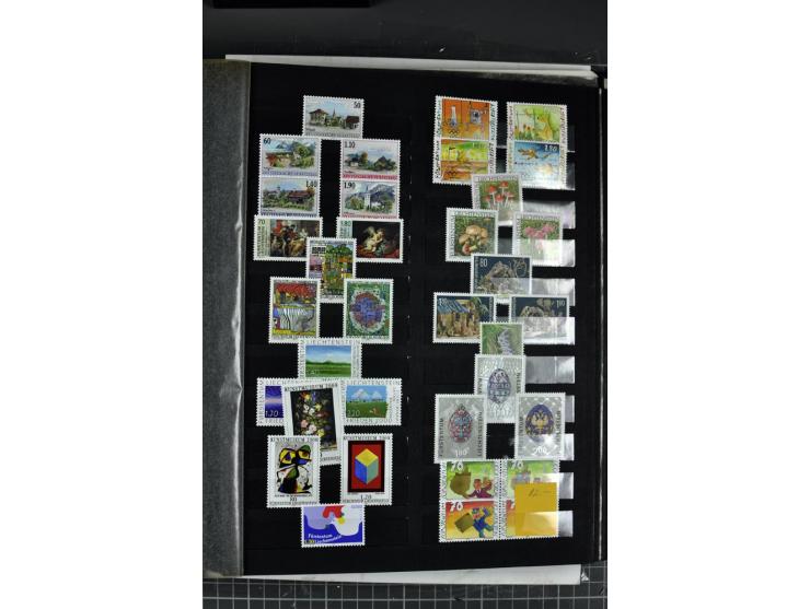 1971/2011, postfrische Sammlung im Einsteckbuch