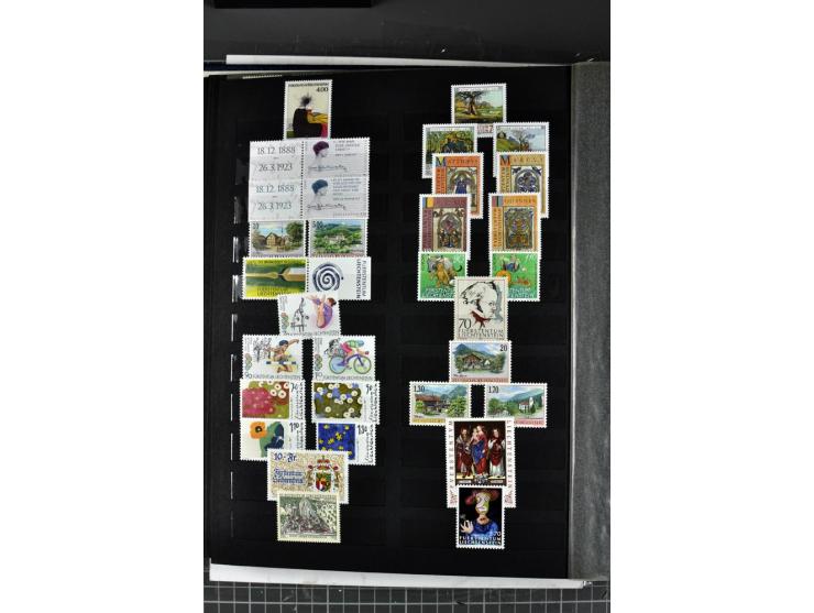 1971/2011, postfrische Sammlung im Einsteckbuch