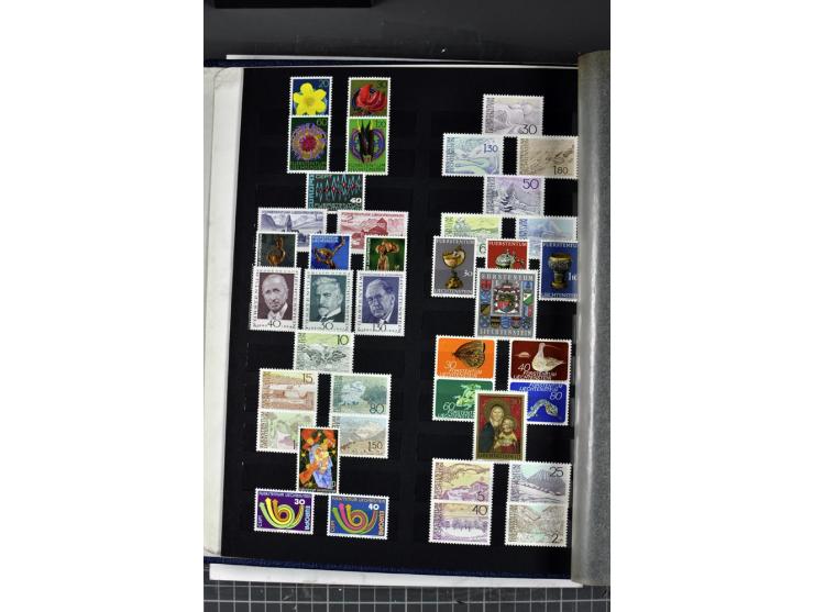 1971/2011, postfrische Sammlung im Einsteckbuch